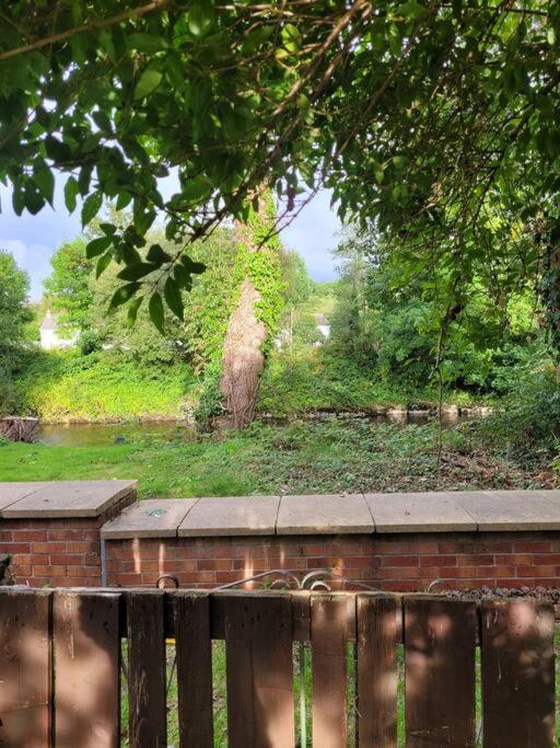 Riverside Bungalow - Direct River Access! Ystradgynlais Екстериор снимка